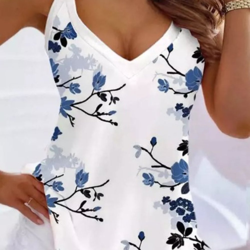Boutique Floral Open Back V-Neck Tank Top White Size M New in package